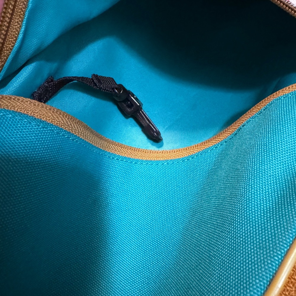 KAVU Chevron Pattern Sling Backpack - Picture 4 of 4